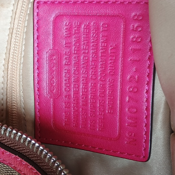 Coach bag with hot pink trim. Braided strap with buckles - Picture 4 of 9